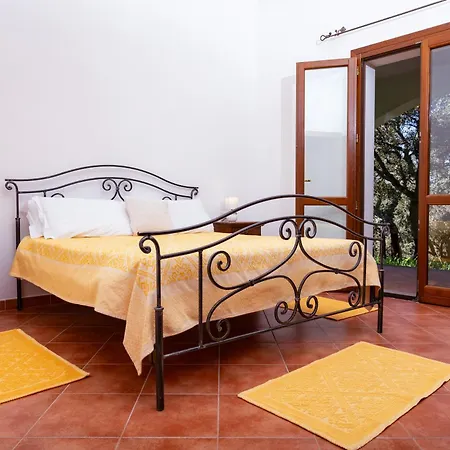 בית כפרי Monte Pirastru *